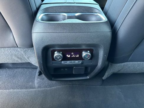 Used 2024 GMC Acadia Elevation FWD image 29