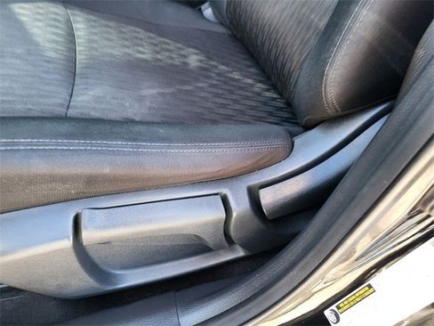 Used 2019 Nissan Rogue S image 15