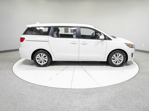 Used 2018 Kia Sedona L FWD image 29