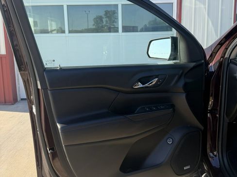 Used 2017 GMC Acadia SLE w/ Driver Alert Package I AWD/4WD image 4