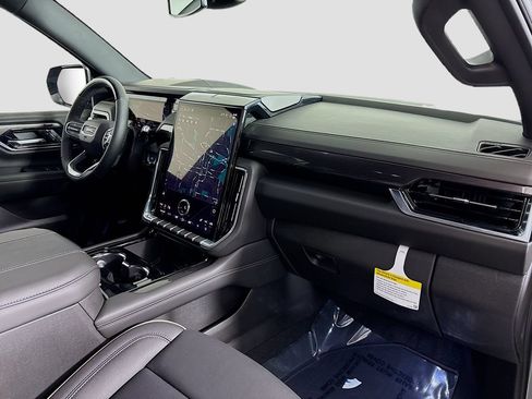 Used 2025 GMC Yukon Elevation AWD/4WD image 32