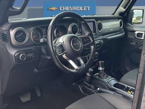 Used 2020 Jeep Wrangler Unlimited Sahara AWD/4WD image 17
