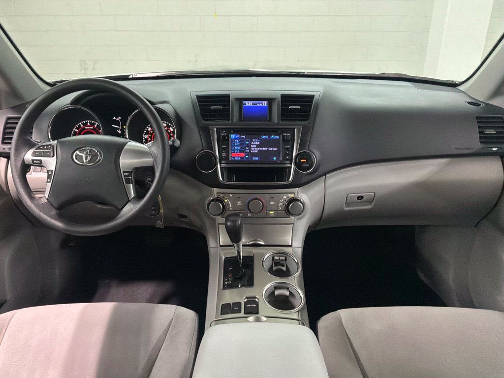 Used 2013 Toyota Highlander FWD w/ Cold Weather Pkg image 5