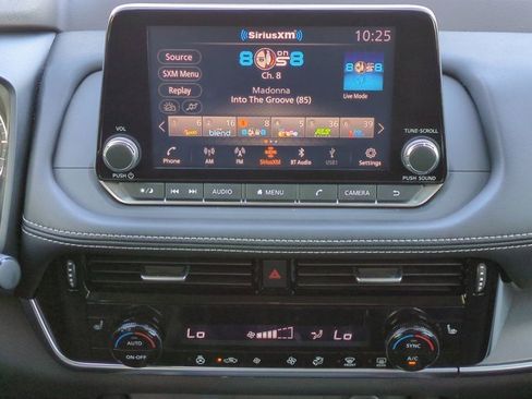 Used 2021 Nissan Rogue SV w/ Premium Package image 18