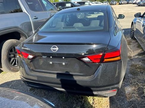 Used 2025 Nissan Altima 2.5 SV FWD image 6