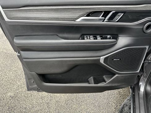 New 2024 Jeep Wagoneer L Series III w/ Convenience Group I image 8