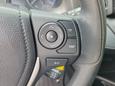 Used 2017 Toyota RAV4 LE FWD image 20