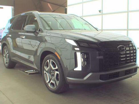 Used 2023 Hyundai Palisade Limited AWD/4WD image 2