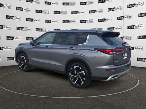 Used 2023 Mitsubishi Outlander SE image 4