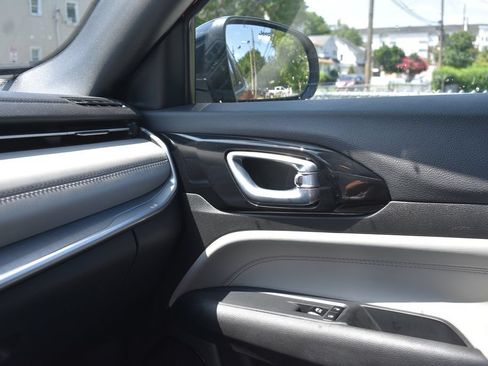 Used 2025 Jeep Compass Limited AWD/4WD image 17