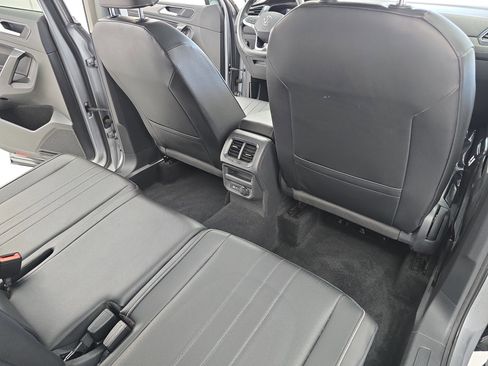 Certified 2022 Volkswagen Tiguan SE w/ Panoramic Sunroof Package image 11