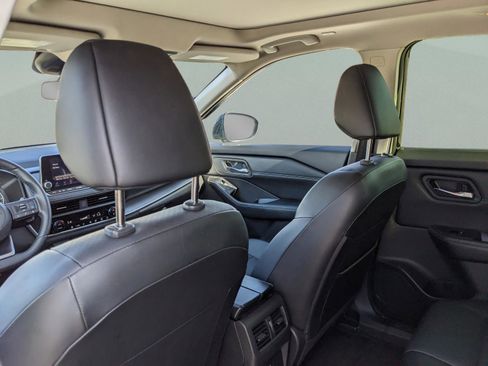 Used 2024 Nissan Rogue SV w/ SV Premium Package image 15