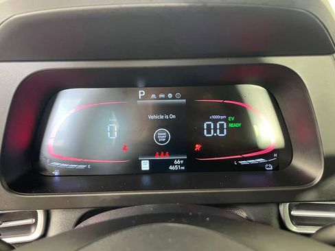 Used 2025 Hyundai Elantra Hybrid FWD image 5