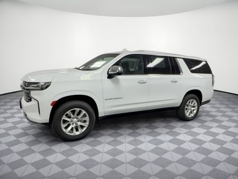 Used 2024 Chevrolet Suburban Premier RWD image 2