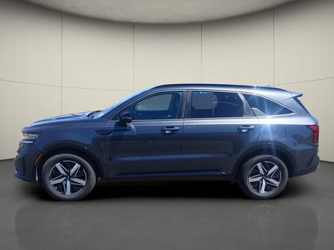 Used 2021 Kia Sorento S FWD image 4