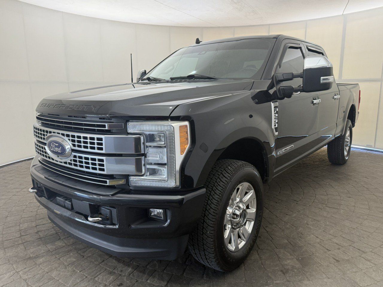 Certified 2019 Ford F250 Platinum w/ Platinum Ultimate Package AWD/4WD image 3