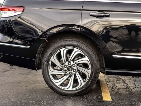 Used 2023 Lincoln Navigator Reserve AWD/4WD image 11
