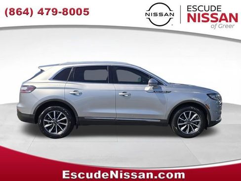 Used 2021 Lincoln Nautilus FWD image 2