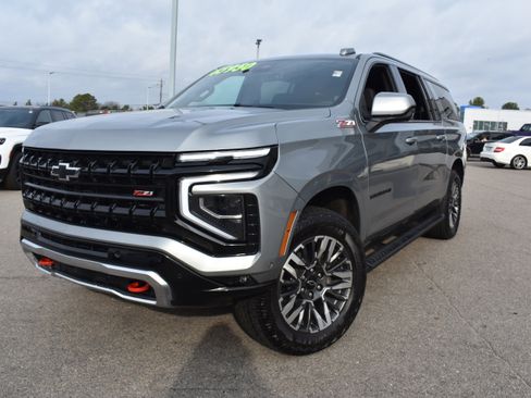 Used 2025 Chevrolet Suburban Z71 image 5