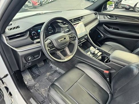 Used 2022 Jeep Grand Cherokee L Overland w/ Luxury Tech Group IV AWD/4WD image 13