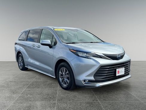 Used 2021 Toyota Sienna XLE AWD/4WD image 7