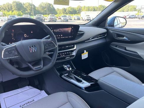 New 2025 Buick Envista Avenir image 2