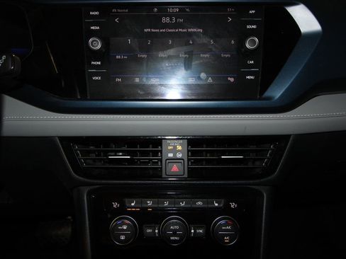 Used 2024 Volkswagen Taos SE image 14