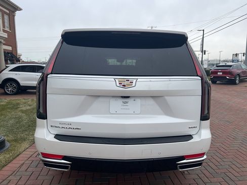Used 2024 Cadillac Escalade ESV Premium Luxury image 10