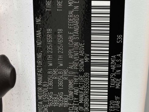 Used 2024 Toyota Highlander XLE image 32