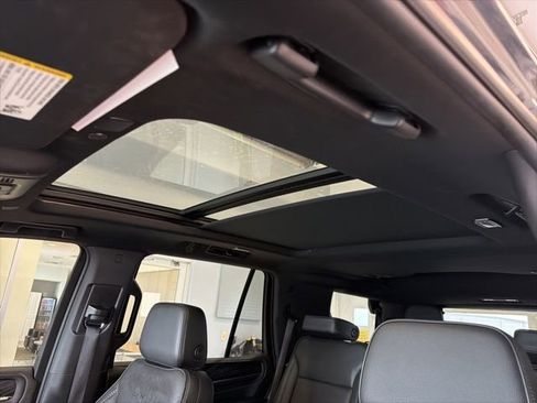 Used 2022 GMC Yukon Denali AWD/4WD image 2