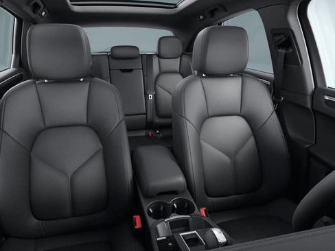 Certified 2026 Porsche Macan AWD/4WD image 11