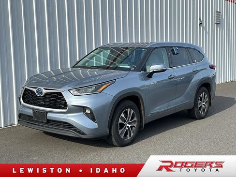 Used 2021 Toyota Highlander XLE AWD/4WD image 1