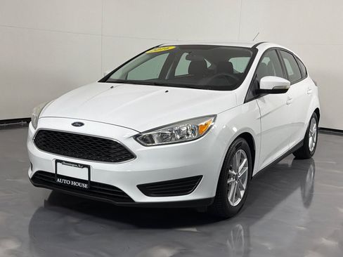 Used 2016 Ford Focus SE w/ SE Power Seat Package FWD image 10