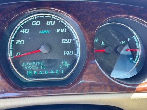 Used 2011 Buick Lucerne CXL FWD image 41