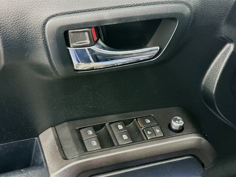 Used 2017 Toyota Tacoma TRD Sport RWD image 15