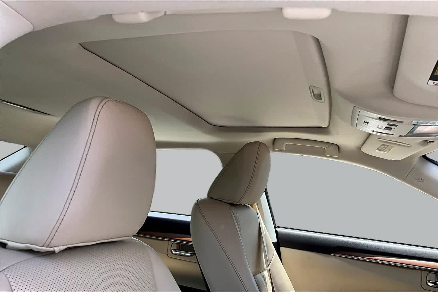 Used 2018 Lexus ES 300h w/ Luxury Package FWD image 12