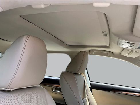Used 2018 Lexus ES 300h w/ Luxury Package FWD image 12