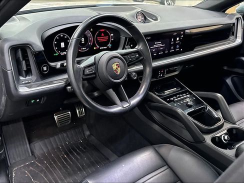 Used 2024 Porsche Cayenne S AWD/4WD image 16