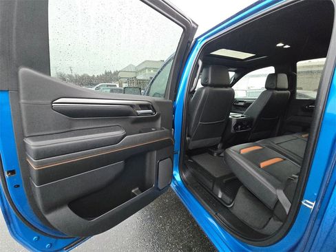 Used 2023 GMC Sierra 1500 AT4 w/ Technology Package image 11