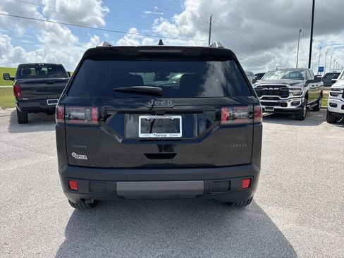 New 2026 Jeep Cherokee Laredo image 5