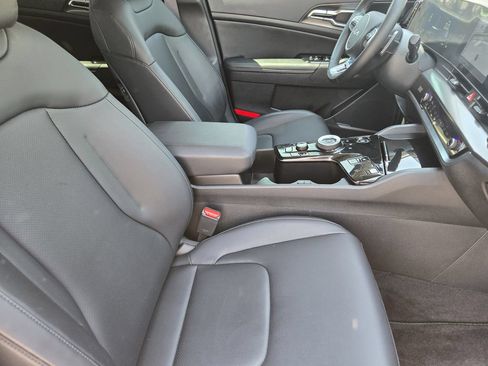 Certified 2025 Kia Sportage EX AWD/4WD image 19