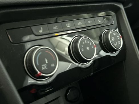 Certified 2023 Volkswagen Taos SE FWD image 20