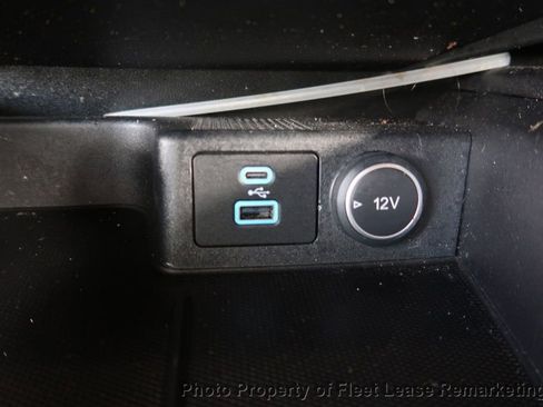 Used 2021 Ford Escape SE image 32