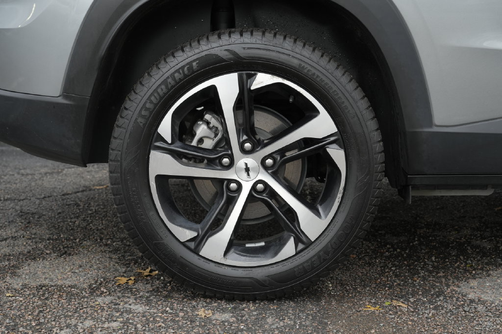 Used 2025 Chevrolet Trax RS w/ Driver Confidence Package FWD image 11