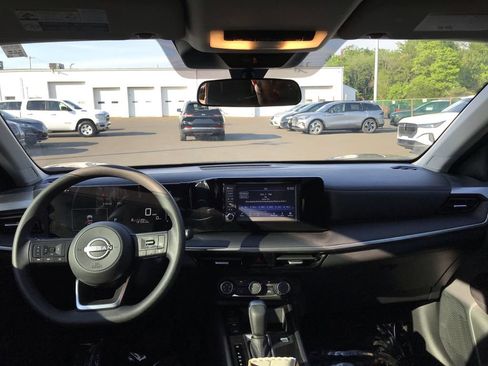 Used 2025 Nissan Kicks S FWD image 19