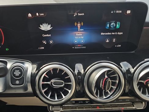 Used 2023 Mercedes-Benz GLB 250 4MATIC w/ Premium Package image 13