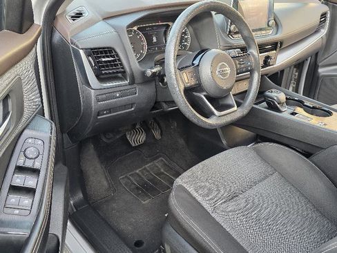 Used 2021 Nissan Rogue SV image 11