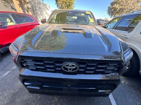 Used 2025 Toyota 4Runner TRD Sport AWD/4WD image 2