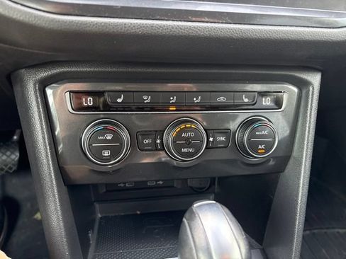 Used 2021 Volkswagen Tiguan SE AWD/4WD image 32