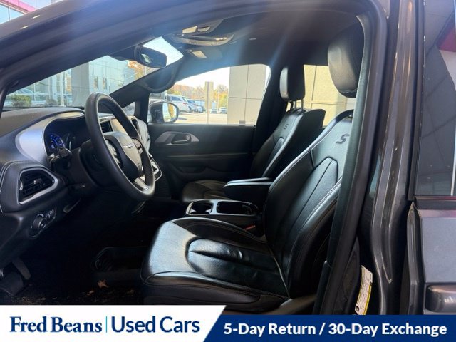 Used 2022 Chrysler Pacifica Touring-L w/ Uconnect Theater Family Group FWD image 28